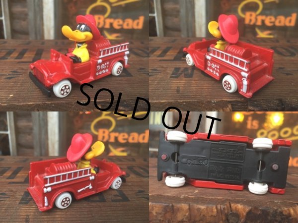 画像2: 80s Vintage Daffy Duck Fire Truck ERTL (AL163) (2)