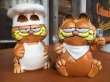 画像1: 80s Vintage Garfield Ceramic S&P Shaker (AL745) (1)