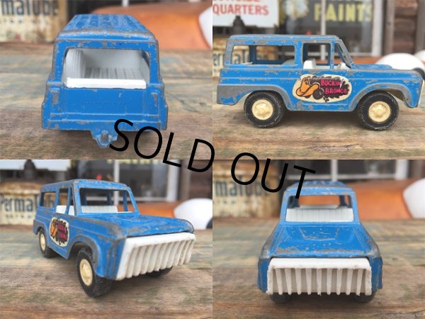 画像2: 70s Vintage TootsieToy Die Cast Mini Car Buckin Bronco (AL884) (2)