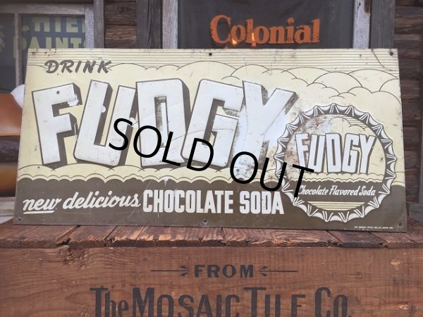 画像1: 40s Vintage Drink Fudgy Chocolate Soda Embossed Metal Sign (AL925) (1)