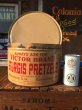 画像1: Vintage Tin Victor Brand Sturgis Pretzels Can (AL9681) (1)