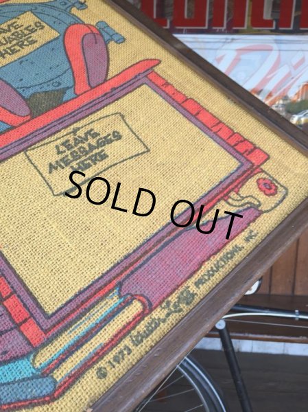 画像3: 70s Vintage Walter Lantz Buzz's Antiquated Hotel Burlap Message Board (J126) (3)