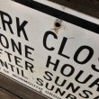 画像2: Vintage Road Sign PARK CLOSED (J332)   (2)