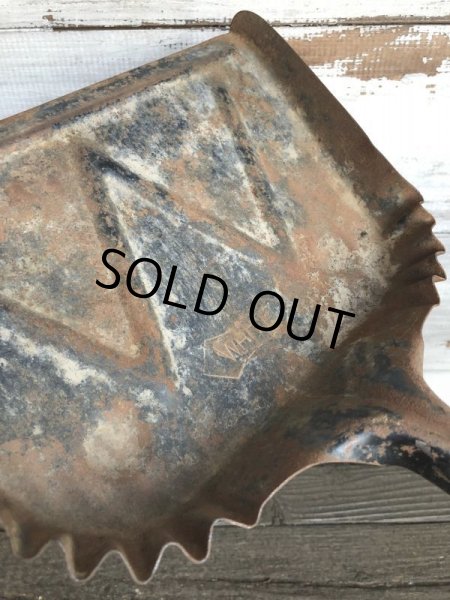 画像7: Vintage WHITE Industrial Metal Dust Pan (J394) (7)