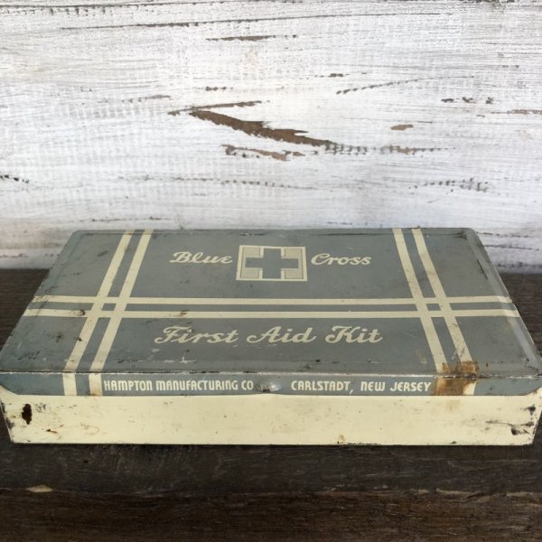 画像2: Vintage Blue Cross First AID Kit Can  (S123） (2)
