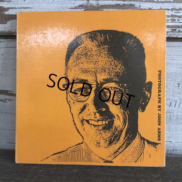 画像2: Vintage Book Snoopy Love is walking Hand in Hand (S141） (2)