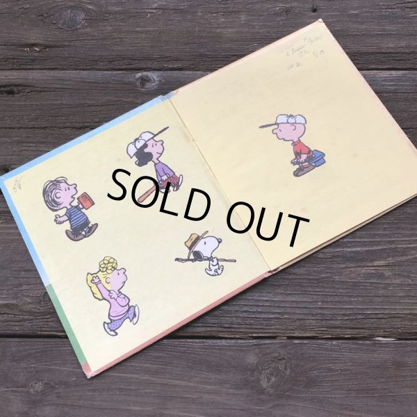 画像3: Vintage Book Snoopy We're Busy, Charlie Brown (S135） (3)