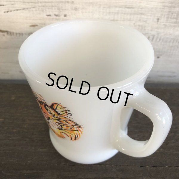 画像2: Vintage Fire King EXXON Esso Tiger D handle Mug (S353) (2)