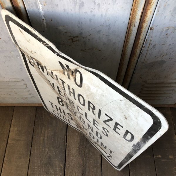 画像9: Vintage Road Sign NO UNAUTHORIZED VEHICLES BEYOND THIS POINT (S390)  (9)