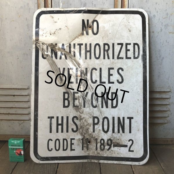 画像1: Vintage Road Sign NO UNAUTHORIZED VEHICLES BEYOND THIS POINT (S390)  (1)