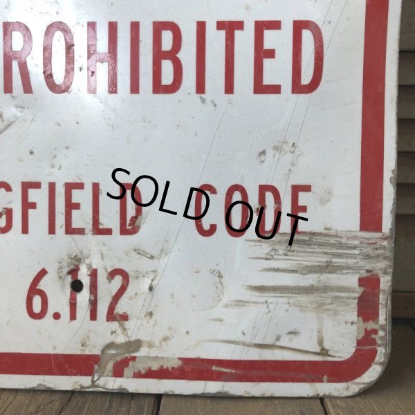 画像2: Vintage Road Sign TRANSFER OF ITEMS TO PEDESTRIANS IS PROHIBITED (S389)  (2)