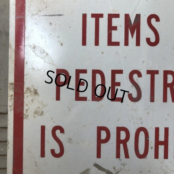 画像4: Vintage Road Sign TRANSFER OF ITEMS TO PEDESTRIANS IS PROHIBITED (S389)  (4)