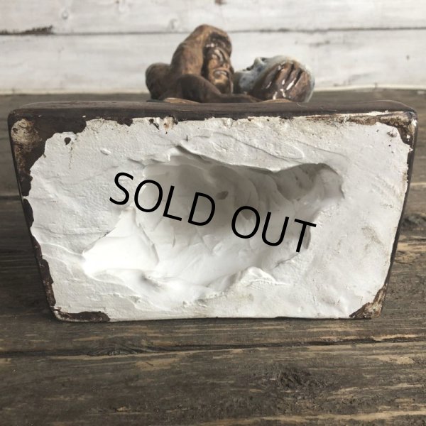 画像10: Vintage Darwin Monkey On Books w/ Skull Chalkware Statue (S485) (10)