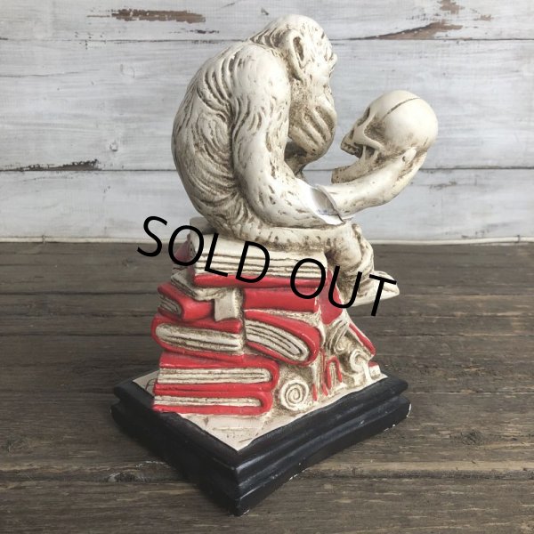 画像4: ※ご来店引き取り限定SALE※ Vintage Darwin Monkey On Books w/ Skull Chalkware Statue (S486) (4)