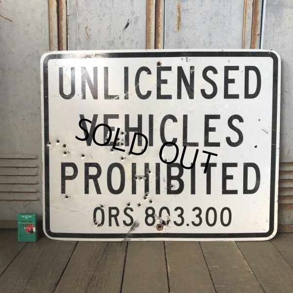 画像1: Vintage Road Sign UNLICENSED ... (S570)  (1)