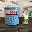 画像1: Vintage DAN DEE Pretzel 2 1/2 Pounds Tin Can (T140) (1)