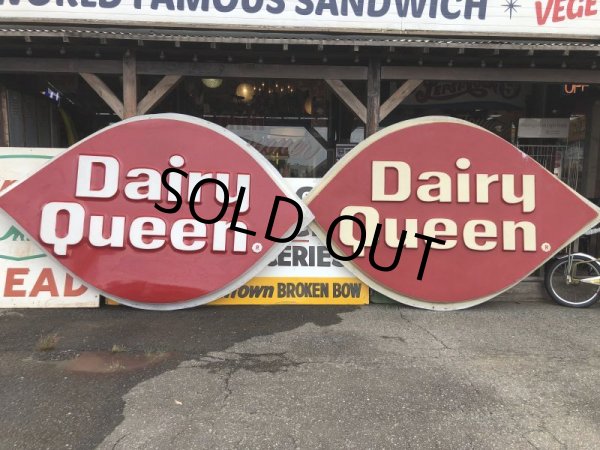 画像1: Vintage DAIRY QUEEN Huge Sign (T217) (1)