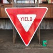 画像1: Vintage Road Sign YIELD (T223) (1)