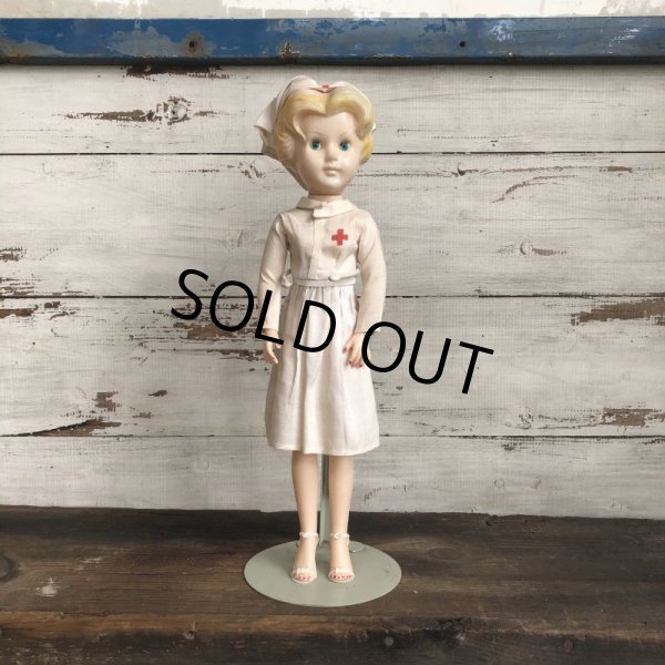 画像1: Vintage Red Cross Nurse Plastic Statue War Memorabilia 47cm (T309) 　 (1)