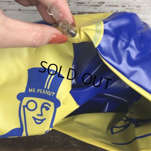 画像3: Vintage Planters Mr. Peanut Beach Ball (T504) (3)