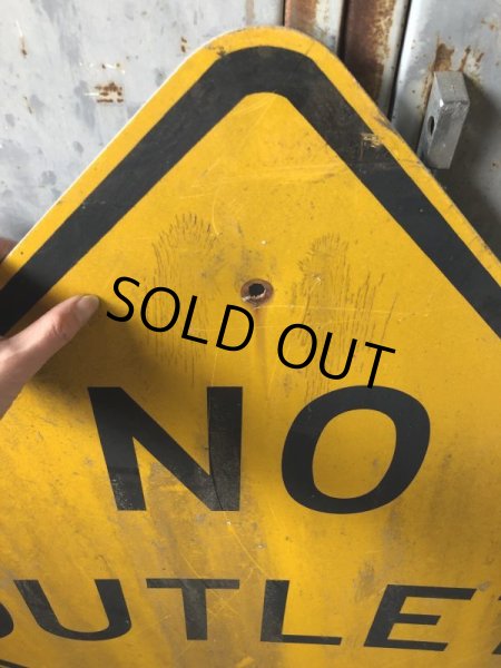 画像2: Vintage Road Sign NO OUTLET (T642) (2)