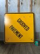 画像3: Vintage Road Sign GROOVED PAVEMENT (T624) (3)