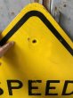 画像2: Vintage Road Sign SPEED HUMP (T649) (2)