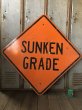 画像1: Vintage Road Sign SUNKEN GRADE (T628) (1)