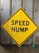 画像1: Vintage Road Sign SPEED HUMP (T649) (1)