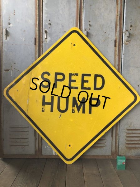 画像1: Vintage Road Sign SPEED HUMP (T649) (1)