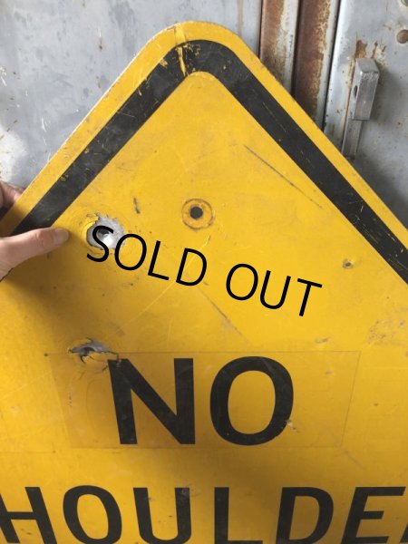 画像2: Vintage Road Sign NO SHOULDER (T643) (2)