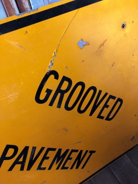 画像6: Vintage Road Sign GROOVED PAVEMENT (T624) (6)