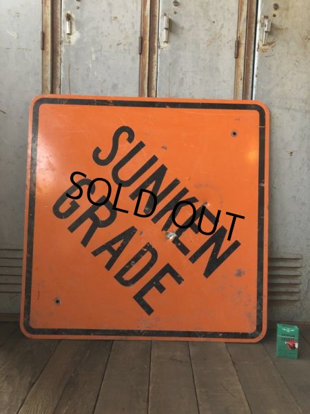 画像4: Vintage Road Sign SUNKEN GRADE (T628) (4)