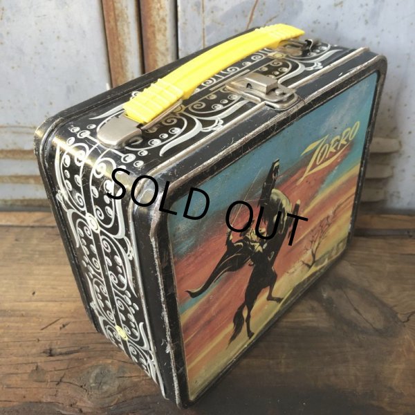 画像2: Vintage Lunch Box Zorro (T847) (2)