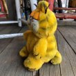 画像4: Vintage Dakin Garfield Plush Doll (T892) (4)