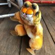 画像2: Vintage Dakin Garfield Plush Doll (T899) (2)