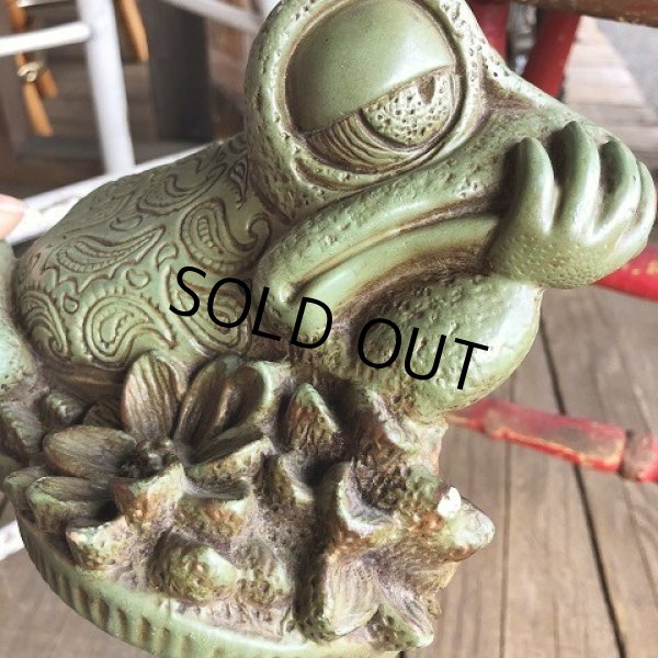 画像2: 60s Vintage Thinking Frog Plastic Bank (T983) (2)