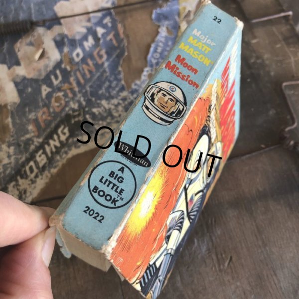 画像2: 60s Vintage Book MAJOR MATT MASON Moon Mission (B012)  (2)