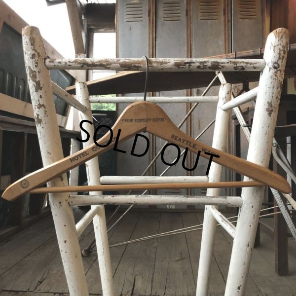 画像4: Vintage Antique Advertising Wood Hanger WHERE HOSPITALITY CENTERS (B239) (4)