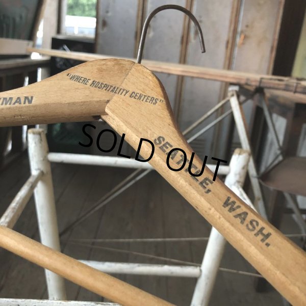 画像3: Vintage Antique Advertising Wood Hanger WHERE HOSPITALITY CENTERS (B239) (3)