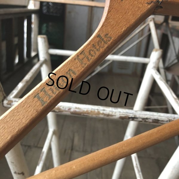 画像2: Vintage Antique Advertising Wood Hanger Hilton Hotel (B247) (2)