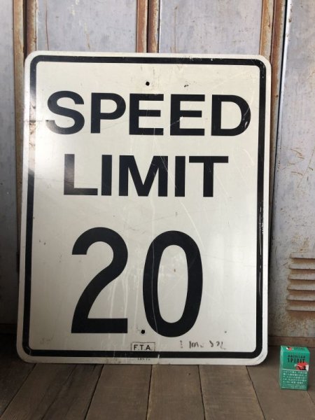 画像1: Vintage Road Sign SPEED LIMIT 20 (B290)  (1)