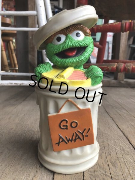 画像2: Vintage Sesame Street Oscar Bank (B395) (2)
