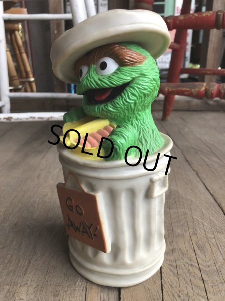 画像4: Vintage Sesame Street Oscar Bank (B395) (4)