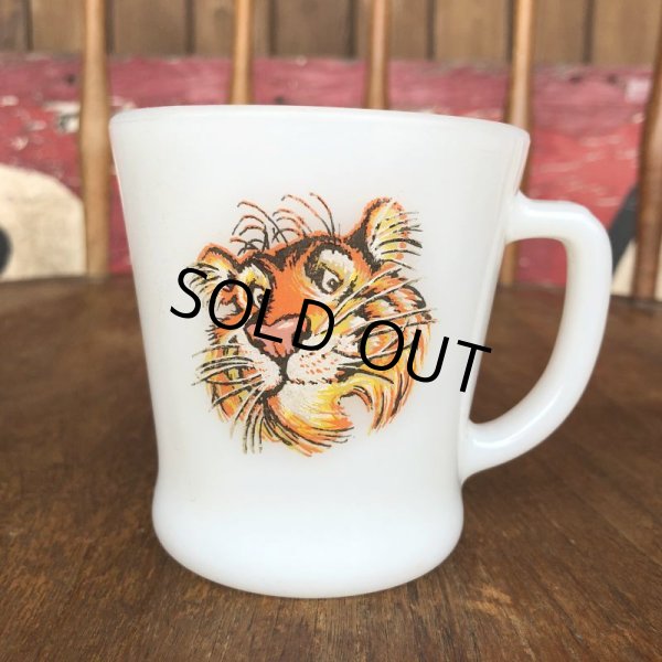 画像2: Vintage Fire King EXXON Esso Tiger D handle Mug (B414) (2)