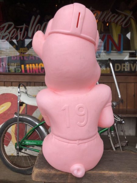 画像3: 60s Vintage Pig American Football Player Plastic Blow Mold Bank (B450) (3)
