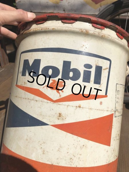画像5: Vintage Mobil 5GL Motor Gas/Oil Can (B453) (5)