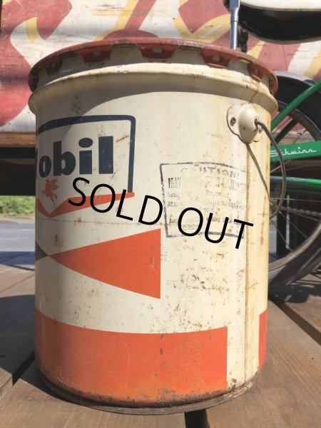 画像2: Vintage Mobil 5GL Motor Gas/Oil Can (B453) (2)