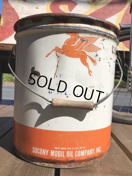 画像3: Vintage Mobil 5GL Motor Gas/Oil Can (S916) (3)