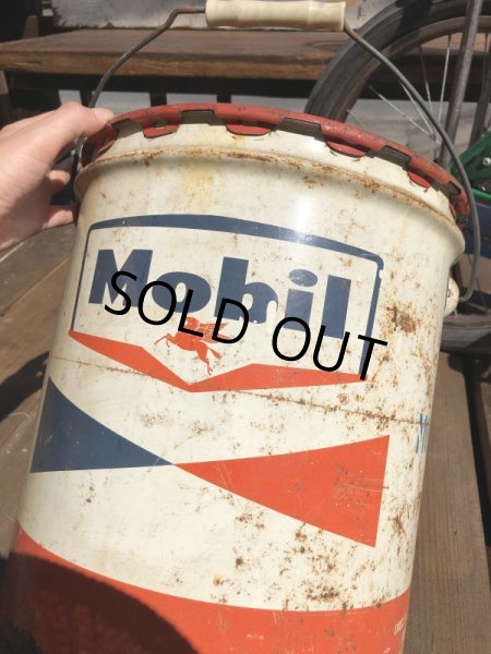 画像6: Vintage Mobil 5GL Motor Gas/Oil Can (B453) (6)
